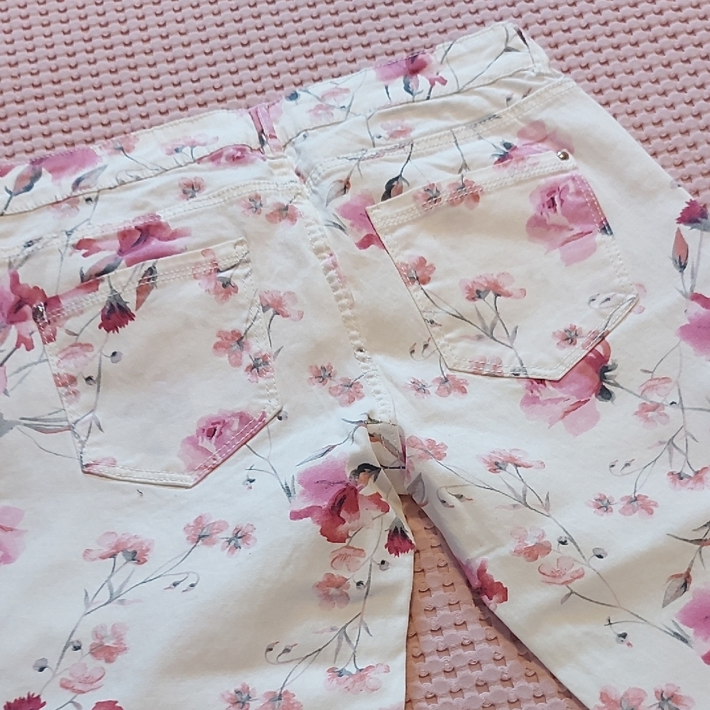 Floral Women's Cropped Jeans - Picture 8 of 12